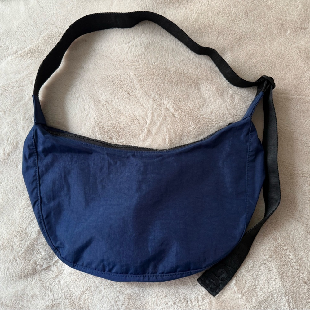 BAGGU Medium Nylon Crescent Bag Navy Black Strap NWOT - Picture 9 of 13